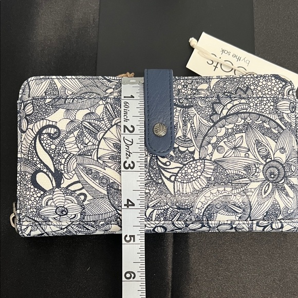 Sakroots | Navy Smart Phone Crossbody/Wallet/Wristlet - Picture 13 of 16